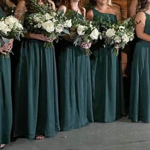 Beautiful hunter green bridesmaid dress. Hemmed to fit me 5’3 in a 3 inch heel